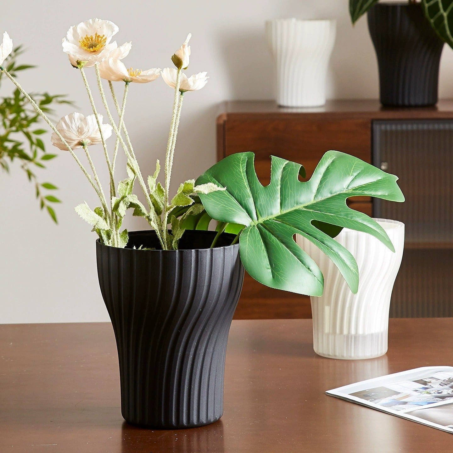 Modern Minimalist Cylindrical Plastic Planter with Transparent Inner Pot